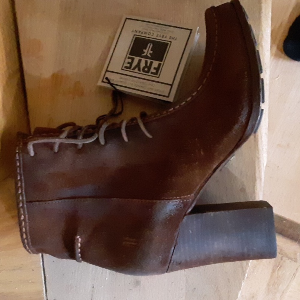 New FRYE BOOTS - Picture 3 of 13